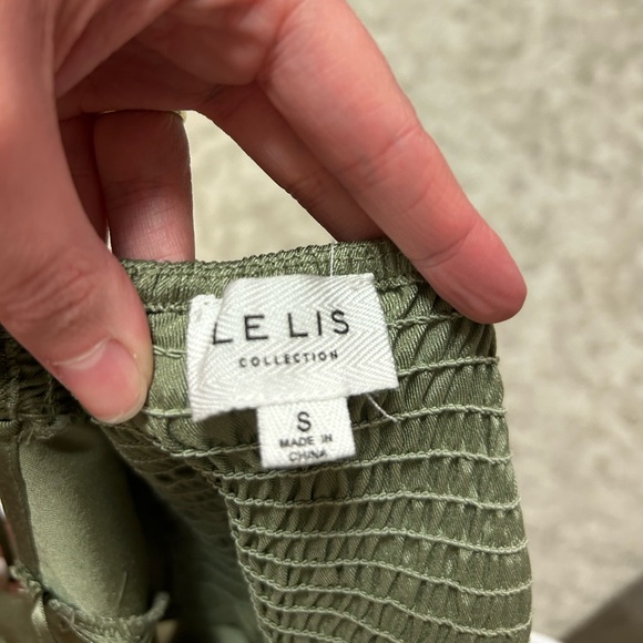 LELIS green spaghetti strap top - Picture 2 of 3